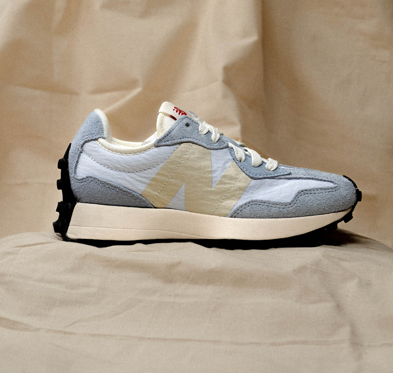 New Balance 327 – L’héritage revisité par une visionnaire