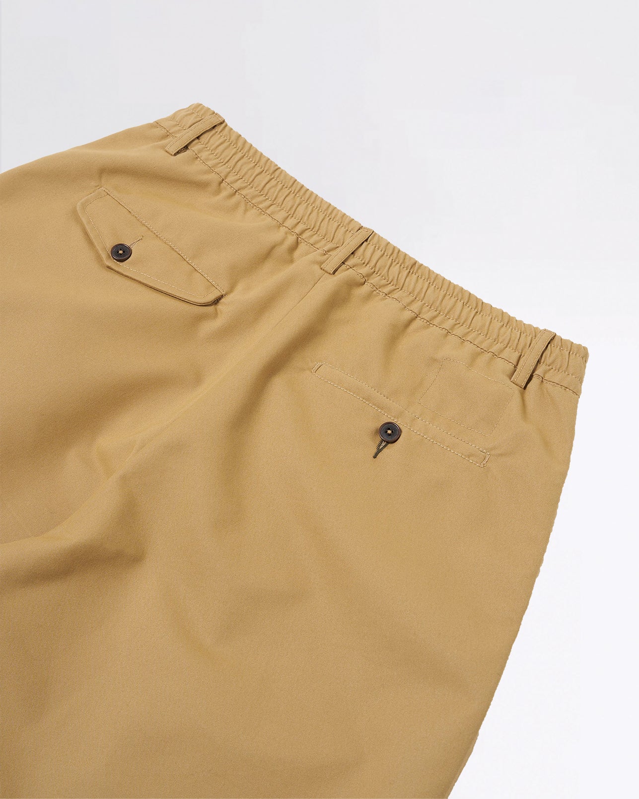 PLEATED TRACK SHORT SAND BRUSHED POLYTECH